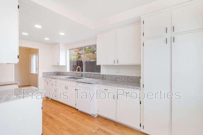 Renovated Two Bedroom House in Country Club in Escondido! property image