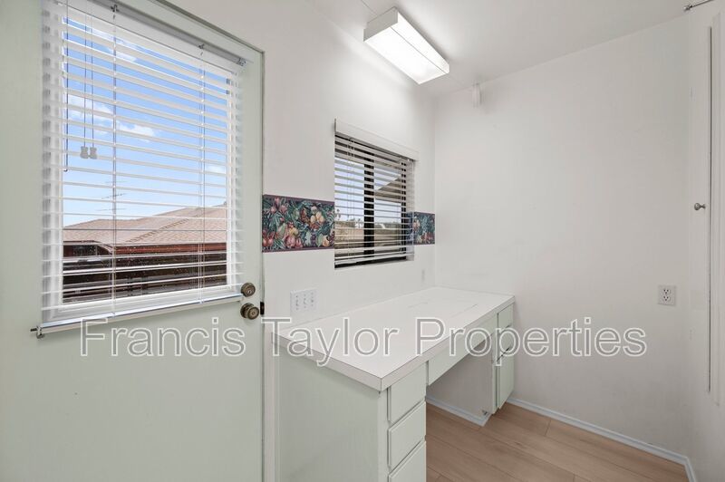 Large Home with Stunning Views in Vista property image