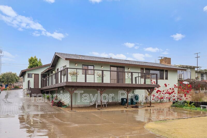 Large Home with Stunning Views in Vista property image