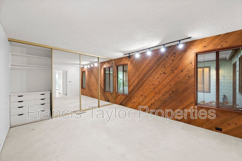 Large Home with Stunning Views in Vista property image