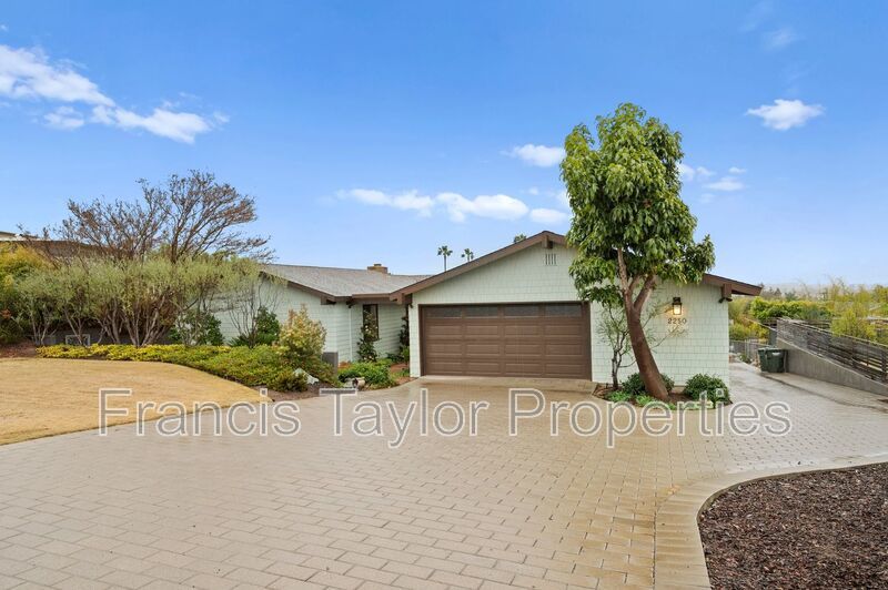 Large Home with Stunning Views in Vista property image