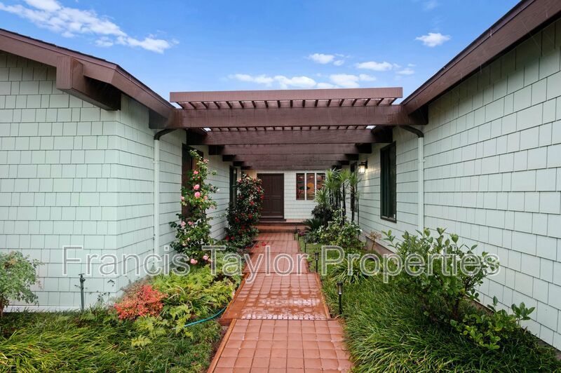 Large Home with Stunning Views in Vista property image