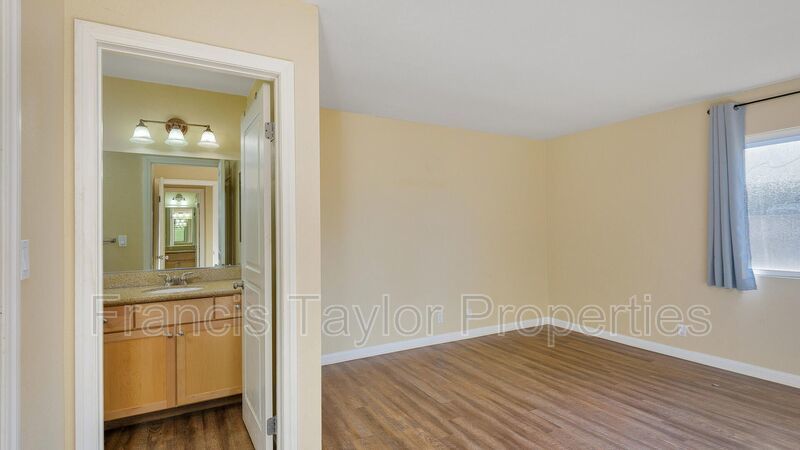 Two Bedroom Condo in Artesia Community property image