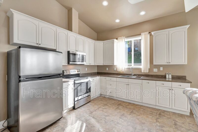 High-End ADU with Pool Access and Views! property image