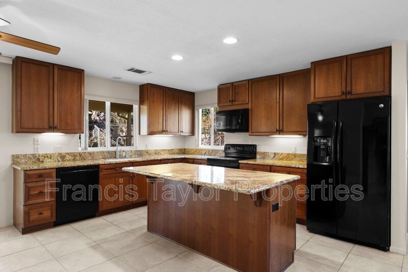 3 Bedroom Home Tucked away in Escondido property image