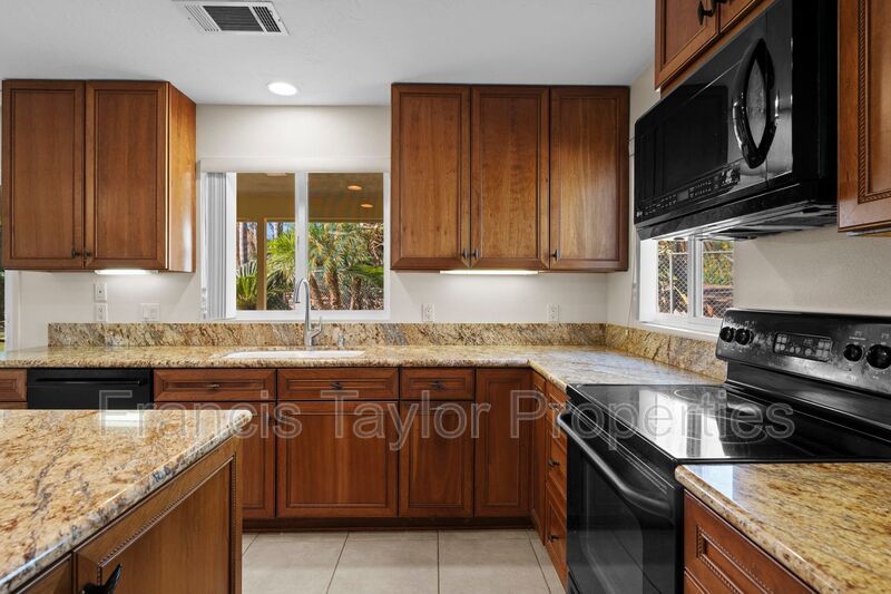 3 Bedroom Home Tucked away in Escondido property image