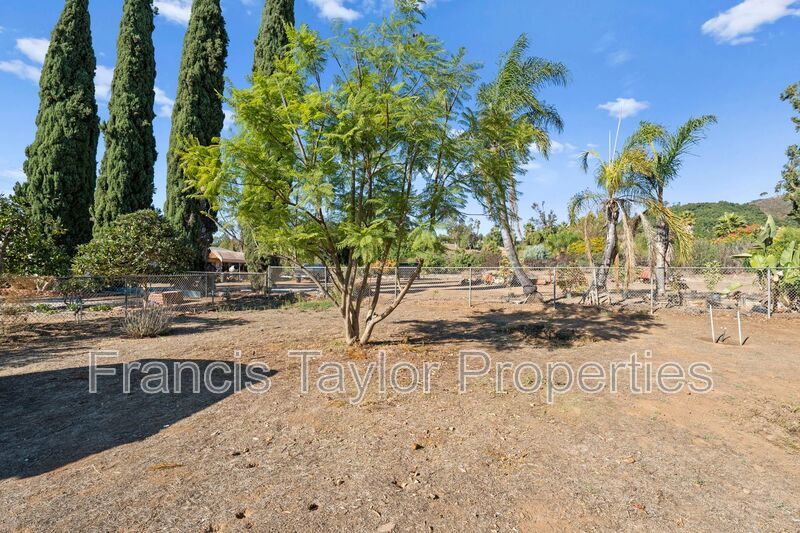 3 Bedroom Home Tucked away in Escondido property image