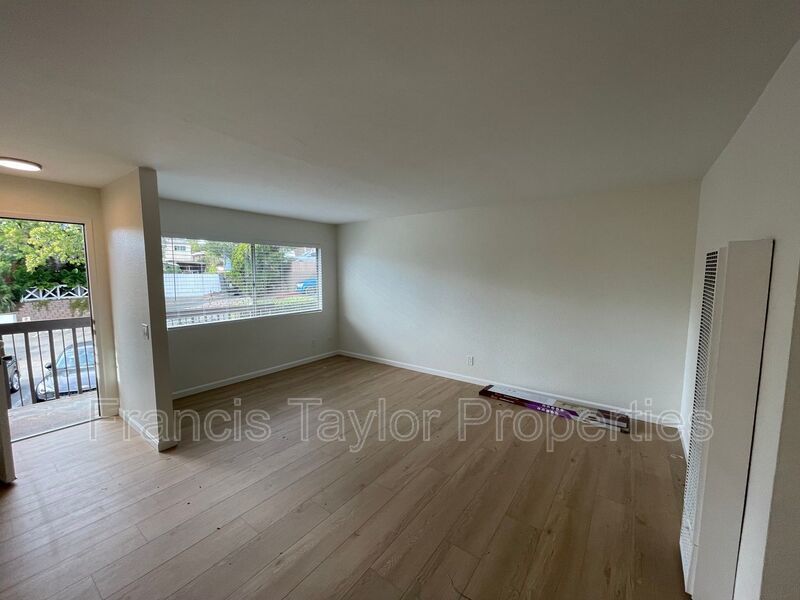 Newly Remodeled 2 Bedroom Apartment property image
