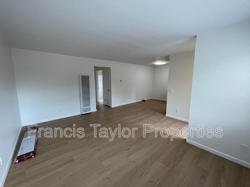 Newly Remodeled 2 Bedroom Apartment property image