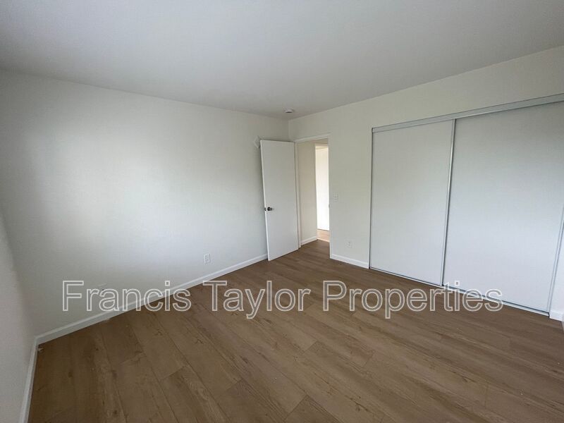 Newly Remodeled 2 Bedroom Apartment property image