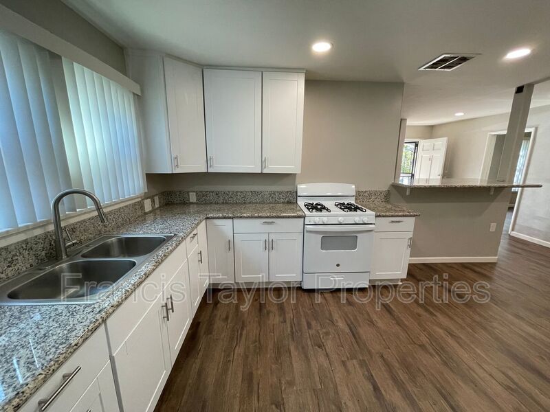 Lovely Craftsman Home in Historic Escondido! property image