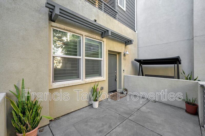 Spacious 3-Bedroom Townhome in the Heart of Downtown Escondido! property image