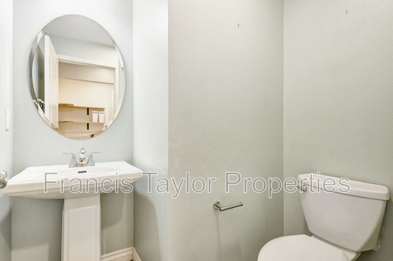 Spacious 3-Bedroom Townhome in the Heart of Downtown Escondido! property image