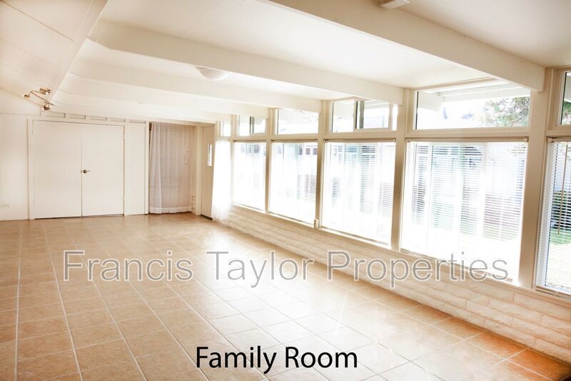 Light and Bright Unit in desirable Oceana! property image