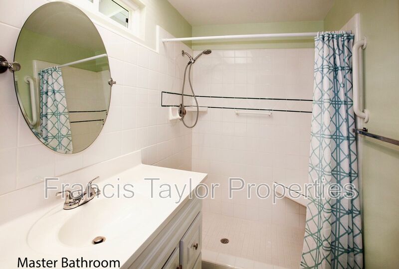 Light and Bright Unit in desirable Oceana! property image