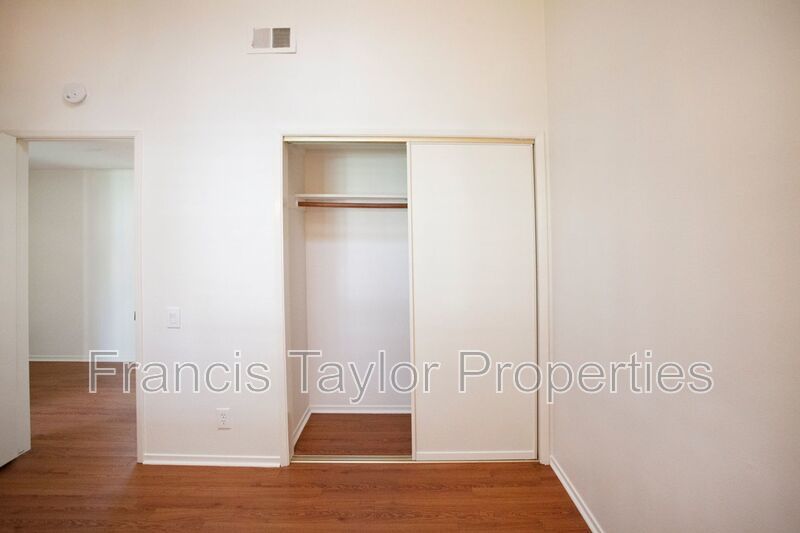 Light and Bright Unit in desirable Oceana! property image