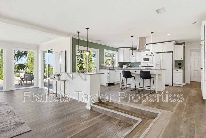 Sweeping Views in Rimrock Estates property image