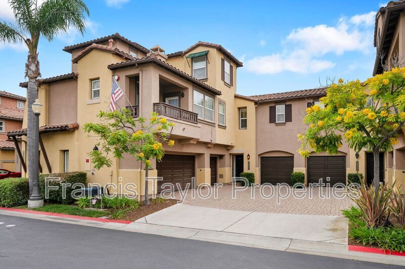 Centrally located 2 Bedroom Townhome in San Diego! property image