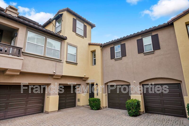 Centrally located 2 Bedroom Townhome in San Diego! property image