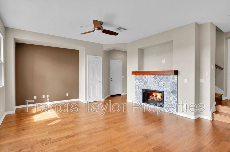 Centrally located 2 Bedroom Townhome in San Diego! property image