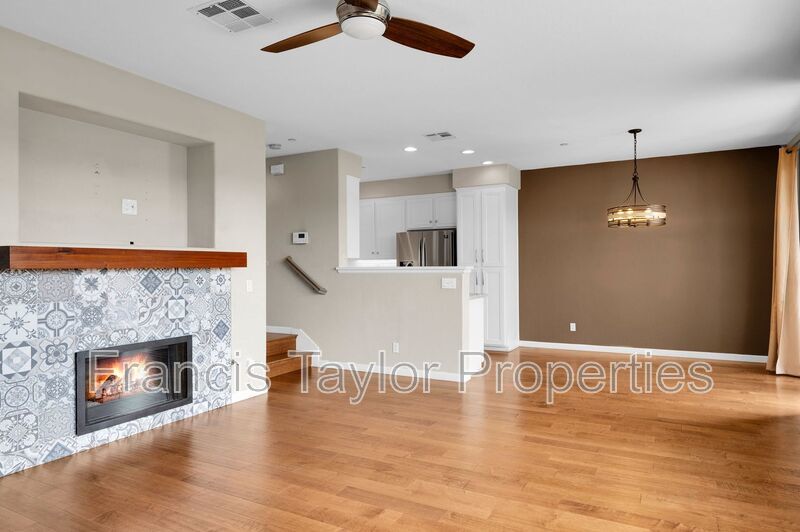 Centrally located 2 Bedroom Townhome in San Diego! property image