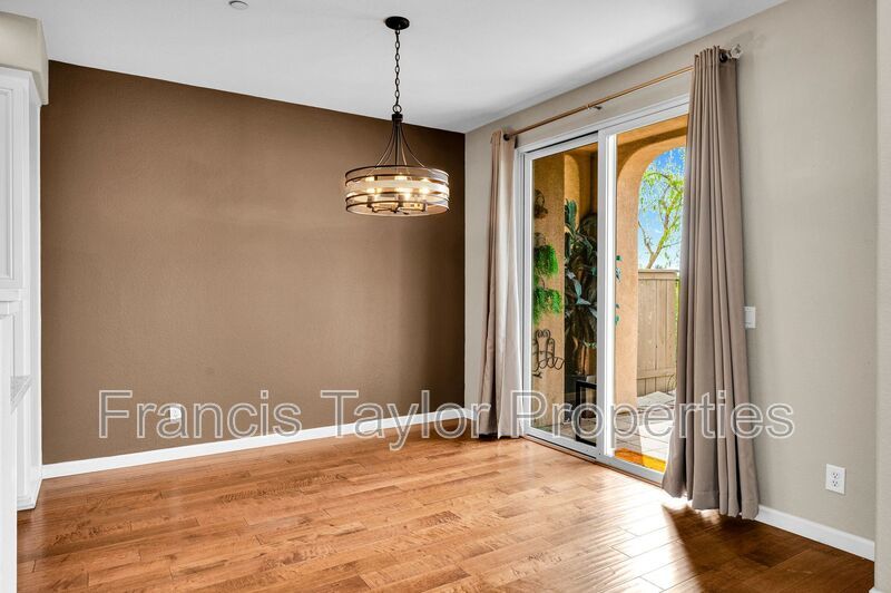 Centrally located 2 Bedroom Townhome in San Diego! property image