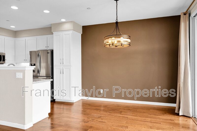 Centrally located 2 Bedroom Townhome in San Diego! property image