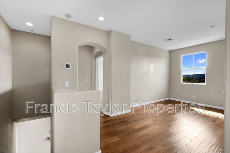 Centrally located 2 Bedroom Townhome in San Diego! property image