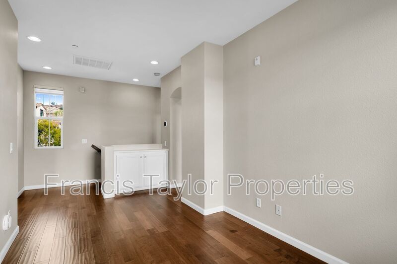 Centrally located 2 Bedroom Townhome in San Diego! property image