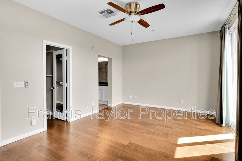 Centrally located 2 Bedroom Townhome in San Diego! property image