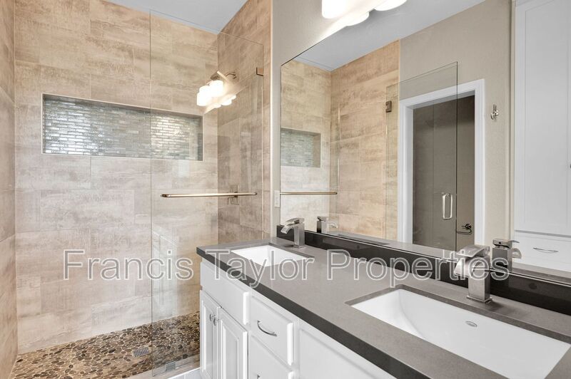 Centrally located 2 Bedroom Townhome in San Diego! property image