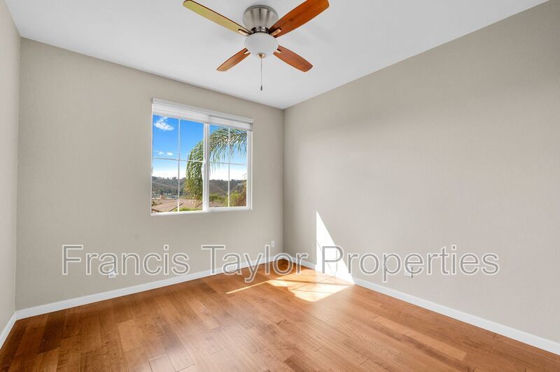 Centrally located 2 Bedroom Townhome in San Diego! property image