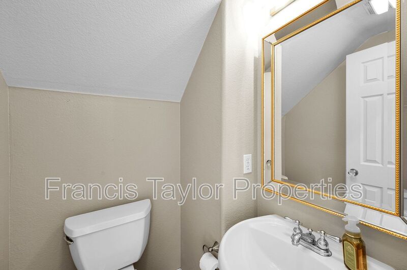 Centrally located 2 Bedroom Townhome in San Diego! property image