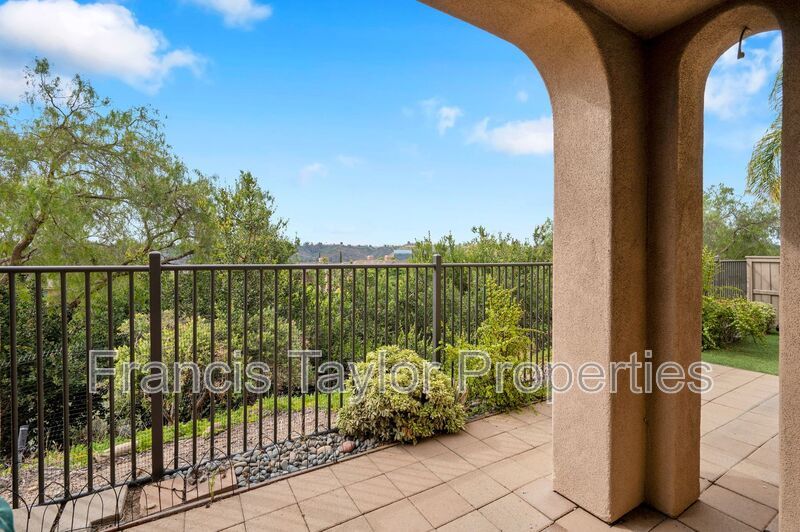 Centrally located 2 Bedroom Townhome in San Diego! property image