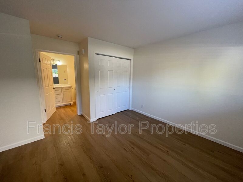 Refreshed 1 Bedroom Corner Unit! property image