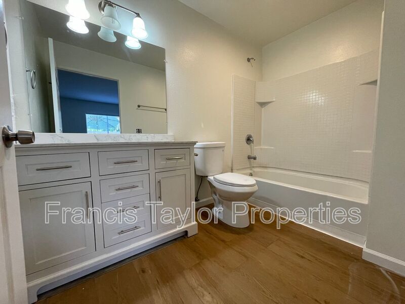 Refreshed 1 Bedroom Corner Unit! property image