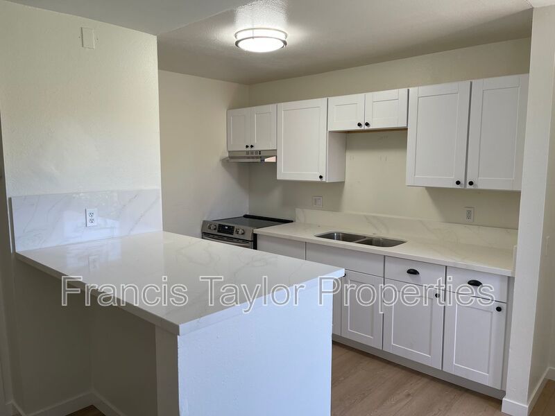 Recently Renovated Unit in Vista! property image