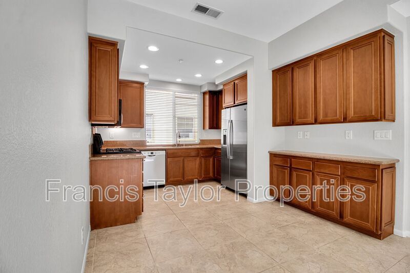 Light and Bright 3 Bedroom in Ideal San Marcos Community! property image
