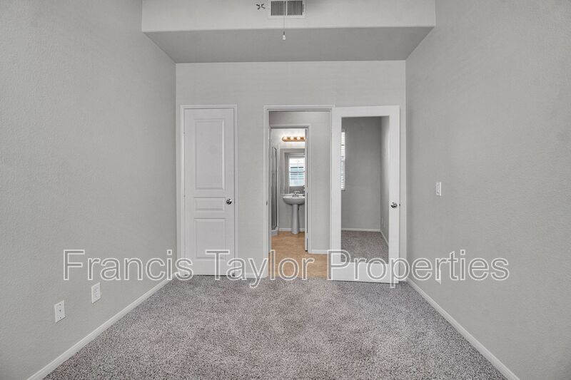 Light and Bright 3 Bedroom in Ideal San Marcos Community! property image