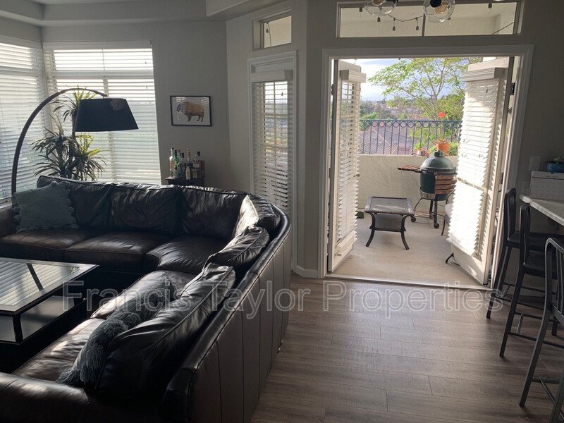 Beautiful Two Bedroom Condo Available in Mission Del Oro property image